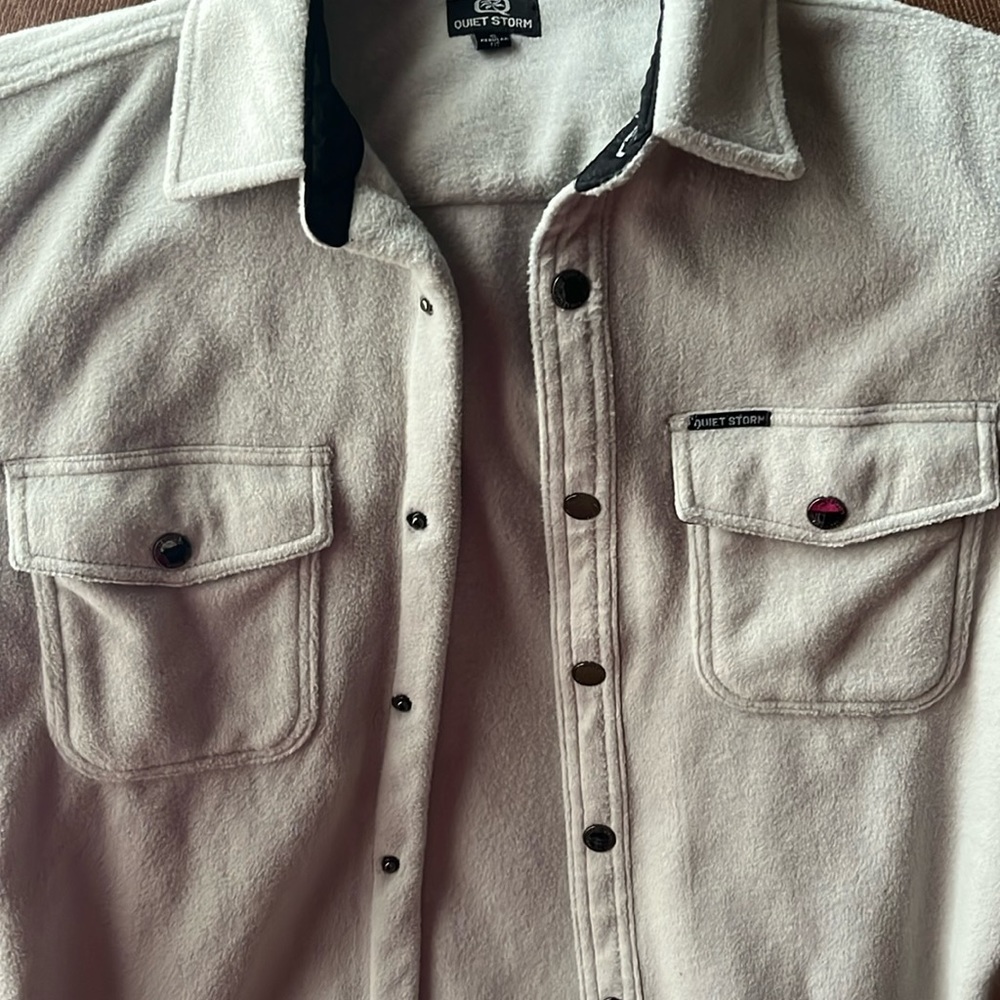 Quiet storm brand men’s size small fleece shirt/coat grey in color